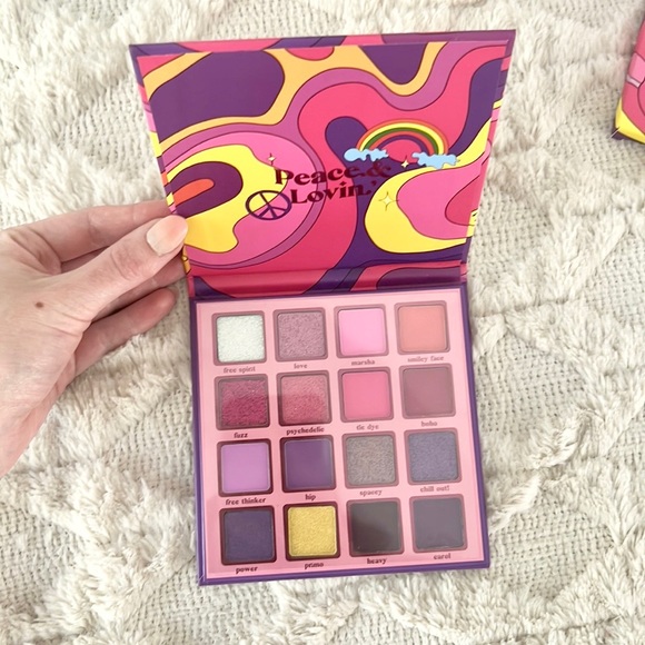 ♥️ Brand New! Urban Outfitters Kara Beauty PEACE & LOVIN' Eye Palette - Picture 5 of 11
